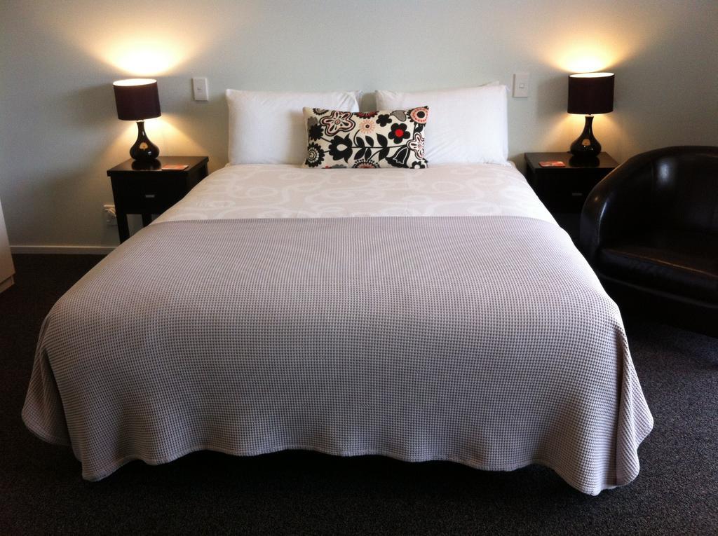 Darfield Motel Room photo
