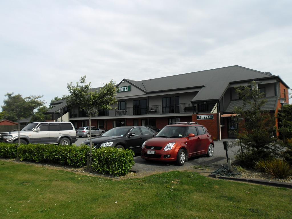 Darfield Motel Room photo