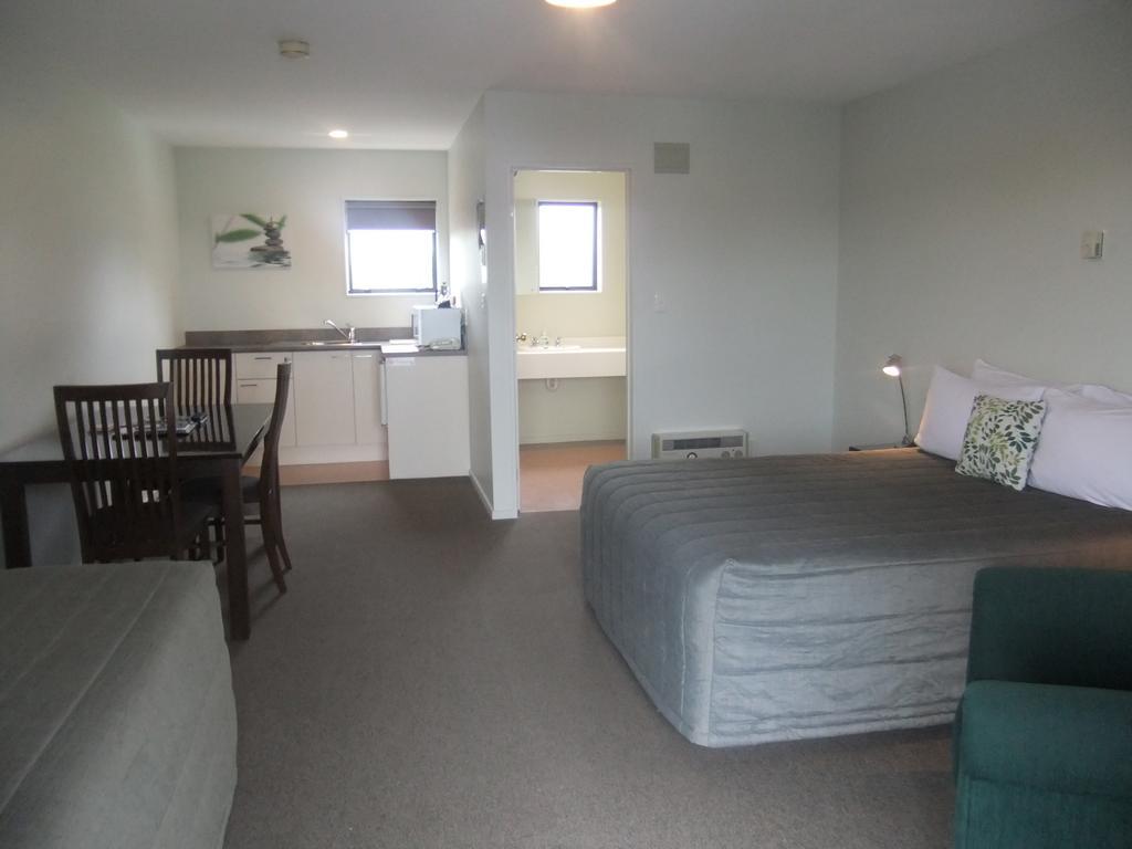 Darfield Motel Room photo