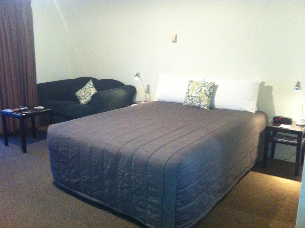 Darfield Motel Room photo